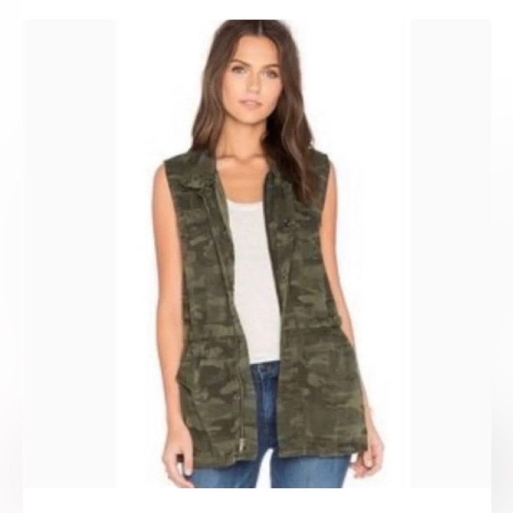 SANCTUARY, WOMENS CAMO VEST. SOFT FABRIC, LIGHTWEIGHT, EXTRA POCKETS. SIZE M